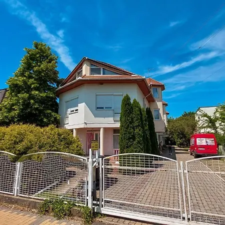 Zaira アパート *