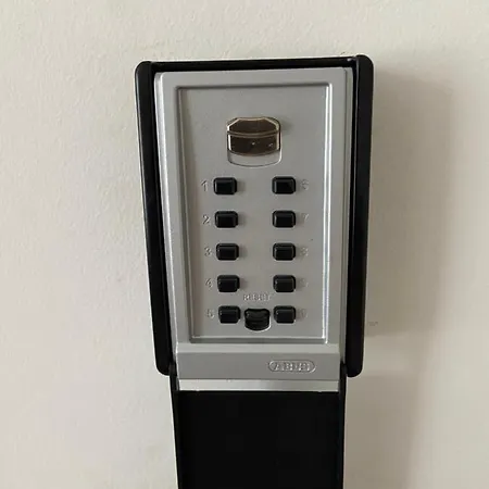 Zaira アパート ハイデゥソボスロー